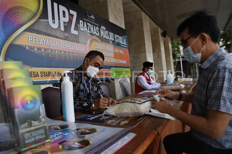 Pembayaran Zakat Fitrah Di Masjid Istiqlal Antara Foto