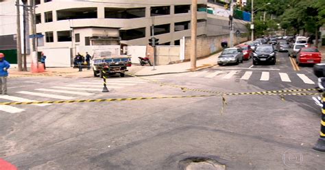 G1 Vídeo mostra tiroteio entre bandidos e polícia no Morumbi Zona