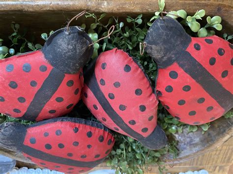 Diy Primitive Ladybug The Crafty Decorator