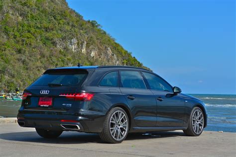 สองความนาใช AUDI A4 AVANT 45TFSI QUATTRO S LINE BLACK EDITION FACELIFT