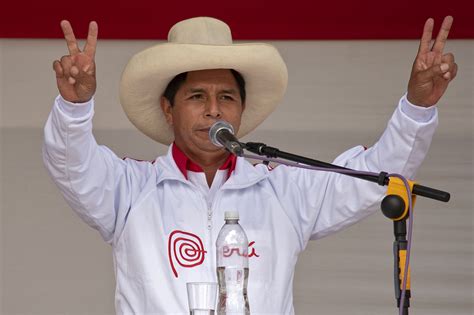 Castillo Peru Con El Apoyo De Los Sufragios De Las Zonas Rurales El