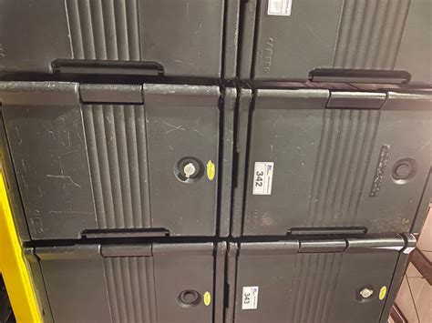 PAIR OF BLACK CAMBRO UPC400 INSULATED FOOD TRANSPORT CONTAINERS - Able ...