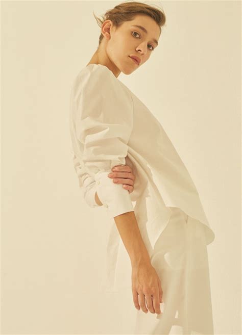 ZARINA NARES | Heroes Model Management