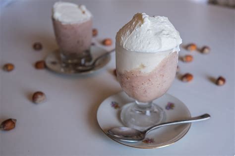 Granita Siciliana Alla Nocciola Senza Gelatiera Seduti A Tavola