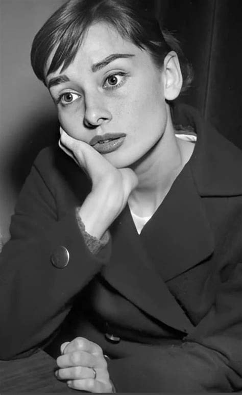 Distracted Film On Twitter Hand On Cheek Audrey Hepburn