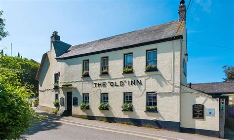 Old Inn Mullion Traditional Thatched Pub On The Lizard Offering A