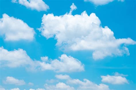 Hermoso Cielo Azul Con Nubes Para El Fondo Hermoso Cielo Azul Foto