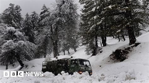 Kashmir Avalanche Ten Indian Soldiers Missing On Siachen Bbc News