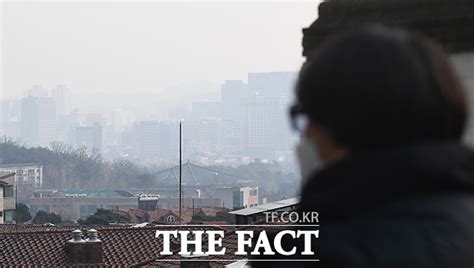 도심 뒤덮은 미세먼지··· 대기질 상태는 빨간불 Tf사진관 포토 기사 더팩트