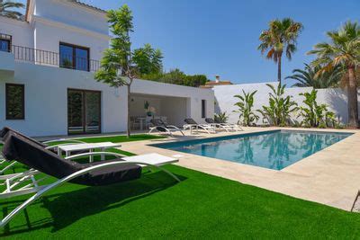 Holiday homes with pool in Spain