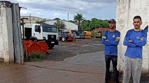 Profissionais que trabalham na coleta de lixo em João Pinheiro reclamam