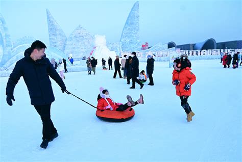 人人人人人春节后哈尔滨冰雪游持续升温 哈尔滨市 黑龙江省 冰雪大世界 新浪新闻