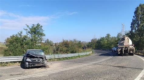 LODI Schianto Auto Trattore Allo Svincolo Per Lospedale Grave Un