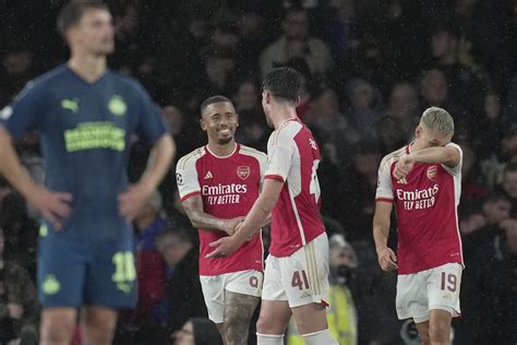 Champions League 2023 Arsenal Vs Psv Eindhoven Chucky Lozano Se Lleva