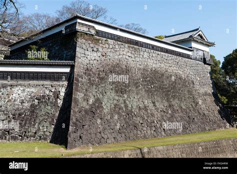 Castillo De Kumamoto Jap N Altos Muros De Piedra Ishigaki Con Hira