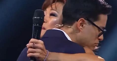 La Voz Senior Tony Succar Llora Cuando Descubre A Su Madre En Las