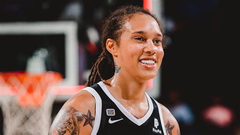 Brittney Griner regresa a la WNBA tras salir de la cárcel en Rusia