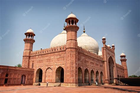 Premium Photo The Badshahi Mosque Mughal Era Congregational Mosque