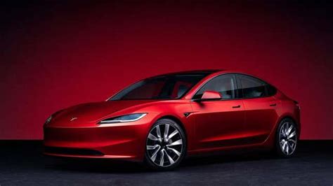 Tesla Model 3s sit in Florida field as sales slow