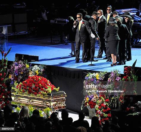 2661 Michael Jackson Memorial Service Photos And High Res Pictures