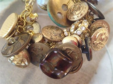 Antique Button Bracelet In Gold Tones With Large Buttons