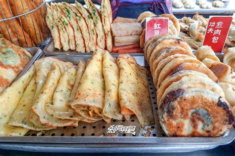 集瀧塘豆漿 水湳傳統早點 台中水湳市場美食 超人氣排隊早餐 「水煎包、功夫煎肉包」堆成小山！ 剎有其食