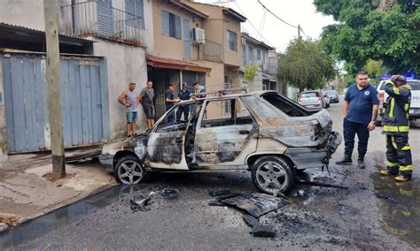 Campana Noticias Se incendia un auto en medio de una colocación de