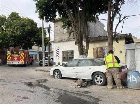 Corto Circuito Provoca Incendio En Rbol Al Exterior De Domicilio En La