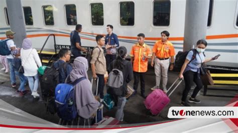 Imbas Kecelakaan Kereta Api Di Bandung Ka Keberangkatan Stasiun