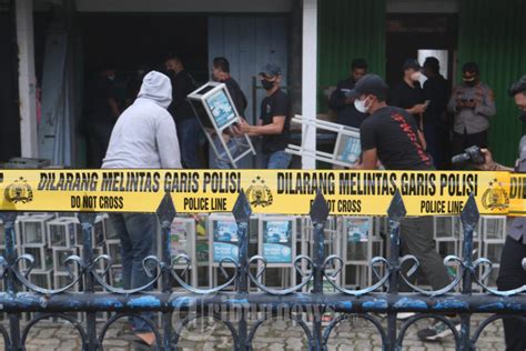 Densus 88 Geledah Gudang Diduga Milik Teroris Di Bandar Lampung Foto 6