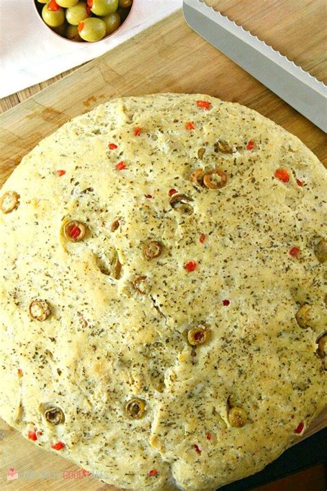 No Knead Skillet Olive Bread It S A Super Easy To Make Crusty