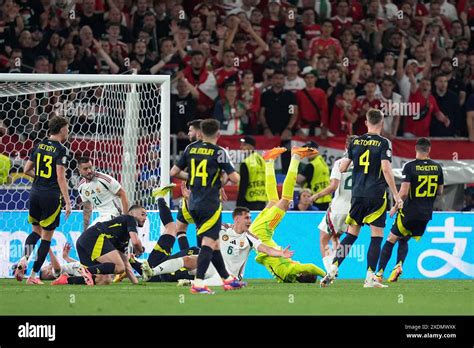 Le Conseguenze Di Una Collisione Tra Il Portiere Scozzese Angus Gunn E