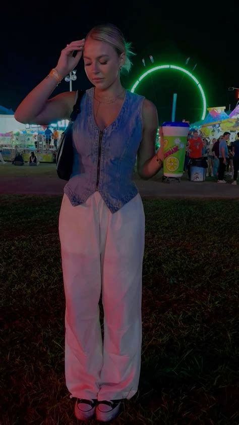 Carnival Outfit Inspo State Fair Outfit Inspo Instagram Pose Ideas