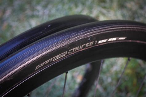 Giant GAVIA COURSE Tubeless Tyre Tire Compatible Hookless