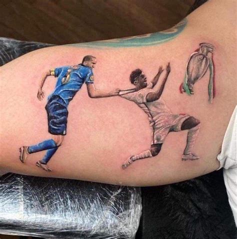 Chiellini Pulls Saka Italian Fans Tattoo Of Giorgio Chiellini Pulling