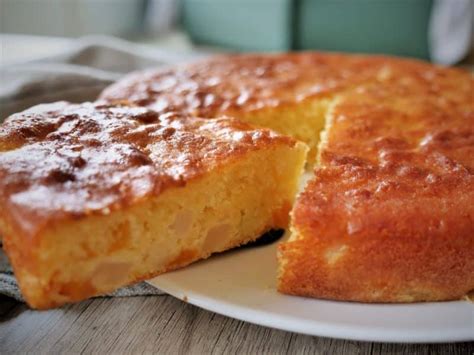 Gâteau au yaourt moelleux aux fruits au sirop Aux Fourneaux