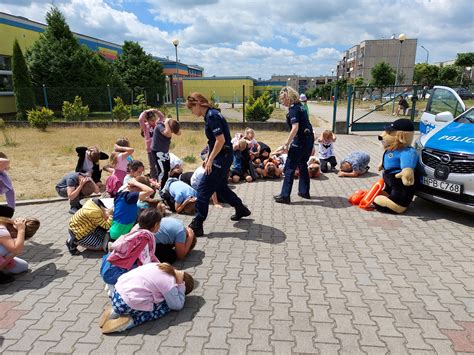 Spotkanie Z Policjantami I Stra Akami Szko A Podstawowa Nr