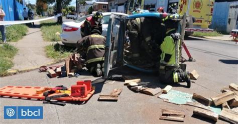 Un lesionado deja colisión entre vehículo y furgón en sector Rahue Bajo