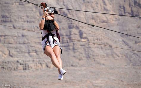 体验世界上最长的 Jebel Jais 高空滑索的刺激，距迪拜仅很短的车程 Klook客路