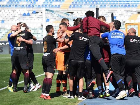 Serie B Salernitana Promossa In Serie A Lotito Deve Venderla Il