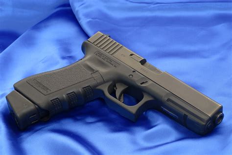 Glock Pistol Hd Wallpaper Man Made Mastery