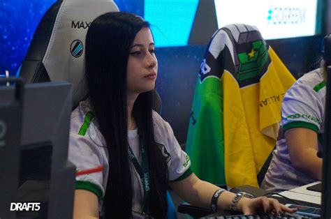 Sete jogadoras para ficar de olho no cenário feminino de CS GO e