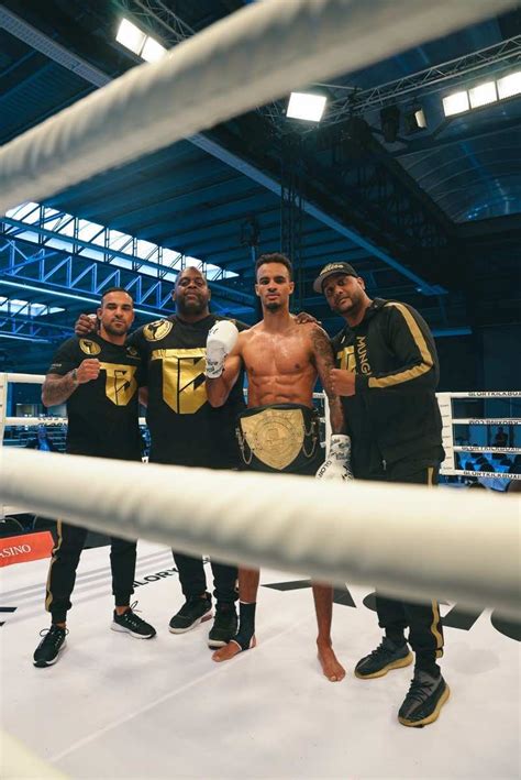 Dutch Moroccan Kick Boxer Maintains Glory Lightweight Title