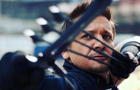 Jeremy Renner O Gavi O Arqueiro Da Marvel Sofre Grave Acidente