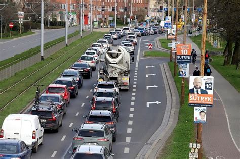 Miasto Wymienia Asfalt W Trakcie Przed Wi Tecznego Szczytu