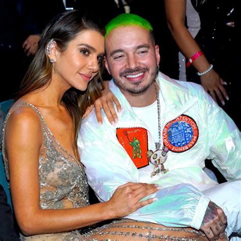 J Balvin Y Su Novia Visitan Un Club De Striptease Famoso Por Sus Desnudos Integrales