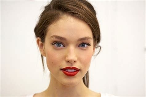 emily-didonato-model-blue-based-red-lipstick.jpg