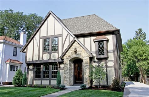 What S That House A Guide To Tudor Homes Porch Advice