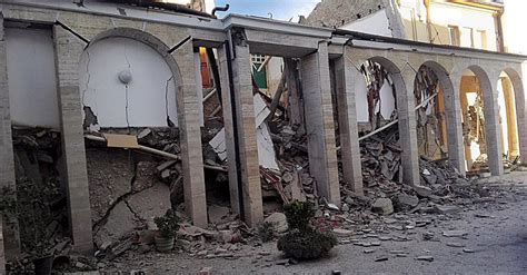 Terremoto Centro Italia La Diretta Almeno Morti Case Implose