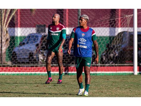 John Kennedy celebra fase artilheira e renascimento no Fluminense É